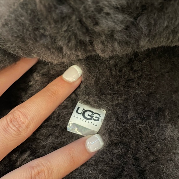 Size 6 Chocolate Brown Uggs - Picture 5 of 5